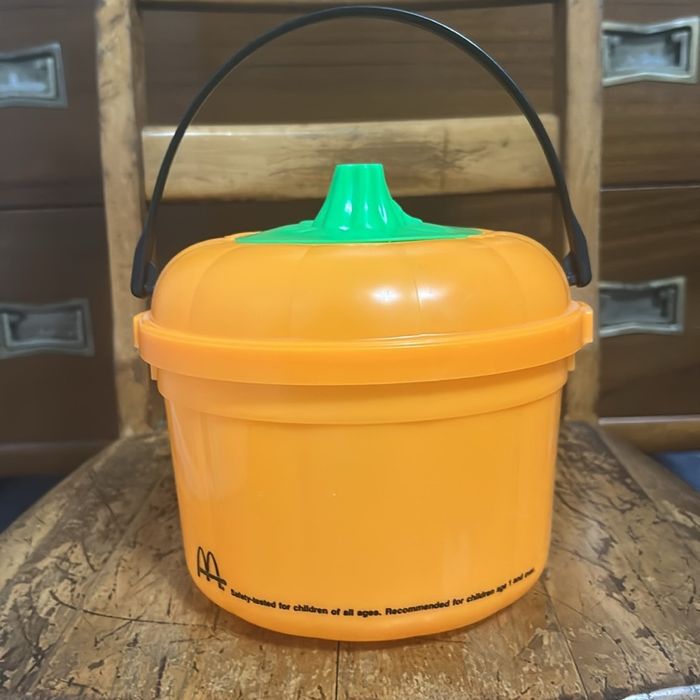 Vintage 1986-1991 McDonald's Orange Pumpkin Halloween Pail with Cookie Cutter - Picture 2 of 8